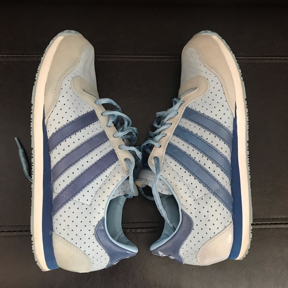 Vintage Adidas size 7 Women’s y2k blue
